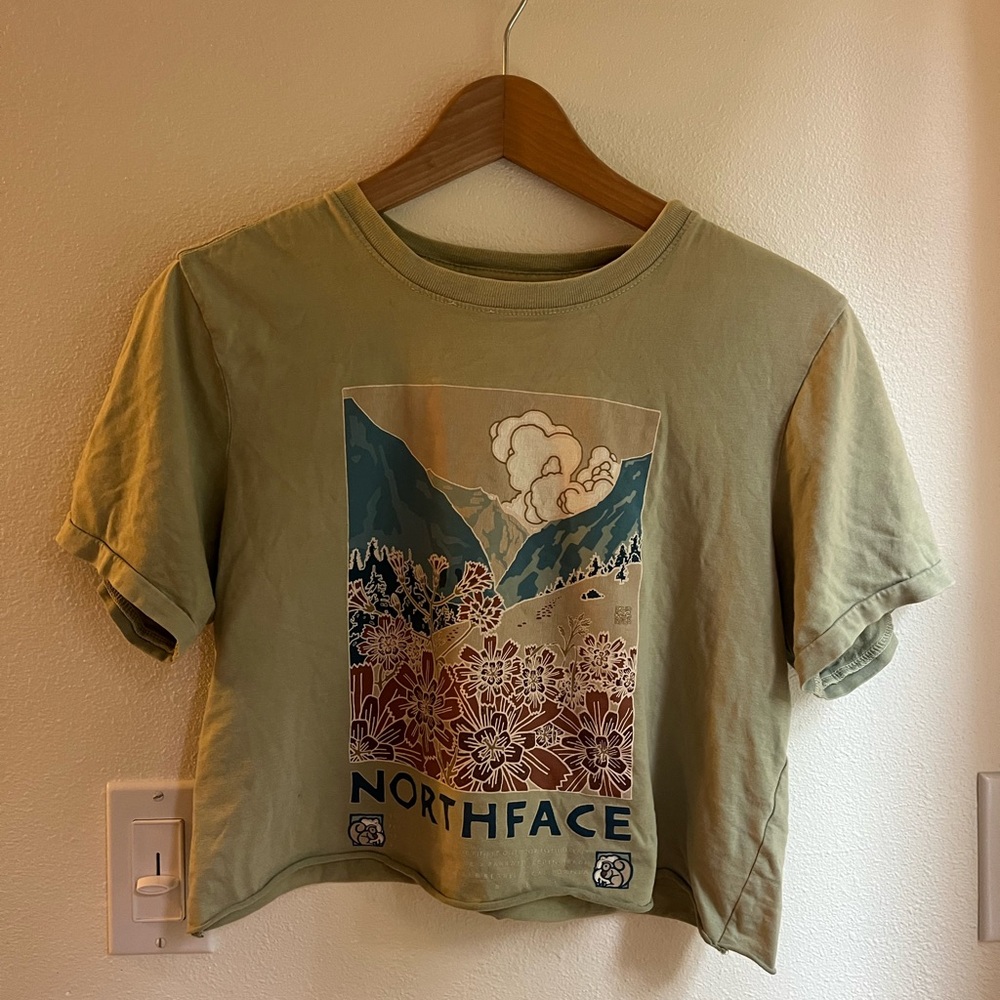 North Face Cropped Graphic Short Sleeve T-shirt